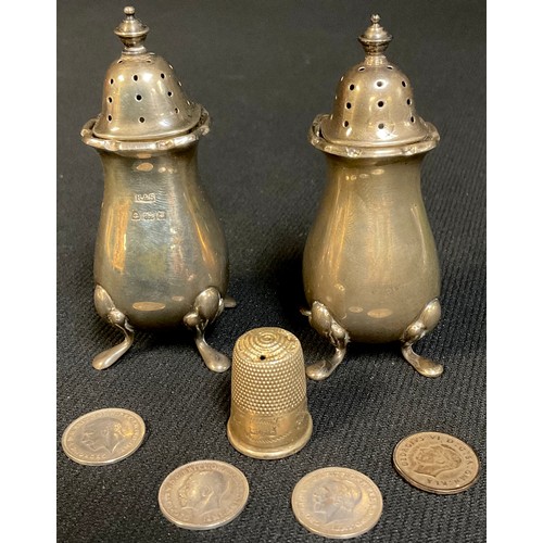 43 - An associated pair of George VI silver pepper pots, Birmingham 1933 and 1938; a silver thimble, Ches... 