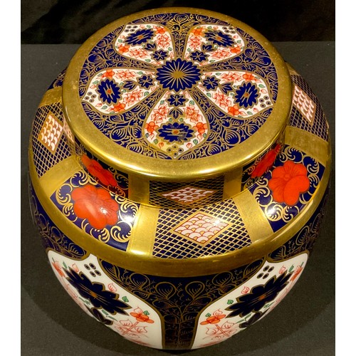 14 - A Royal Crown Derby Imari palette 1128 pattern ovoid ginger jar and cover, solid gold band, 18.5cm, ... 