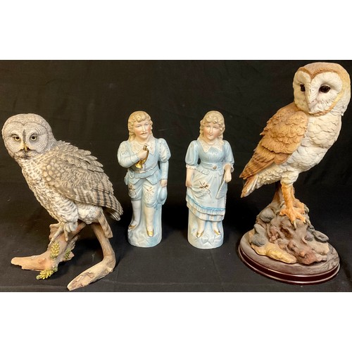 40 - A Country Artists model of an owl, Great Grey Owl with White Pine Cones, 03735, 27cm; a Leonardo res... 