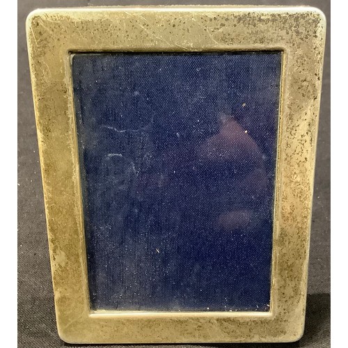 47 - An Elizabeth II silver rectangular easel photograph frame, London 1994