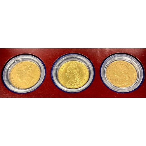 540 - A Danbury Mint set of three gold half sovereigns, Portraits of Queen Victorian, Young Head 1876, Jub... 
