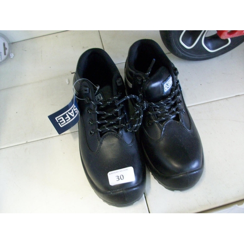 30 - Pair Of Safety Work Shoes (S.39)