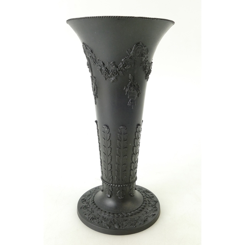 Wedgwood Black Basalt Vase Decorated All Around With Acanthus