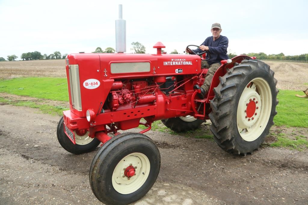 international-614-tractor-restored-starts-and-runs-well-full-linkage