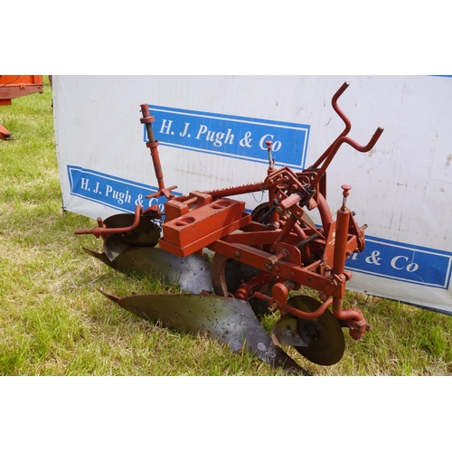 International B13 2 furrow match plough, discs, skims, weight, sliding