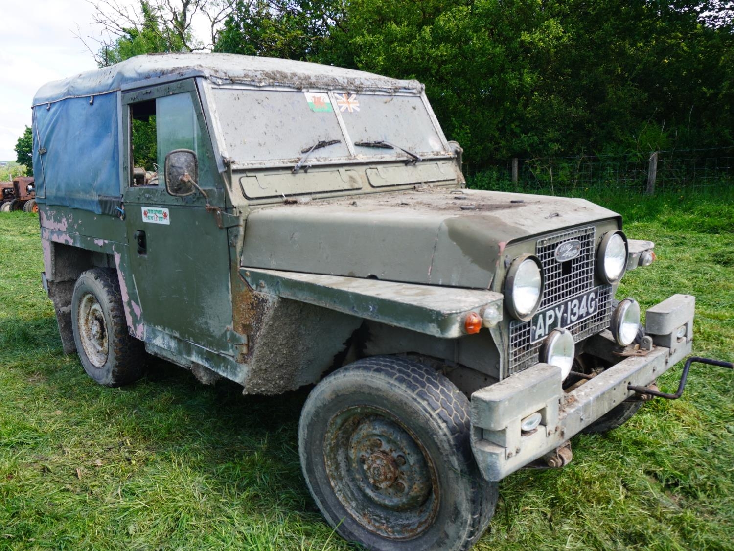 Land Rover. 1969. Lightweight ex army. 2 1/4 petrol. Reg. APY 134G. SORN