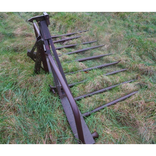 15 - Rear mounted buck rake