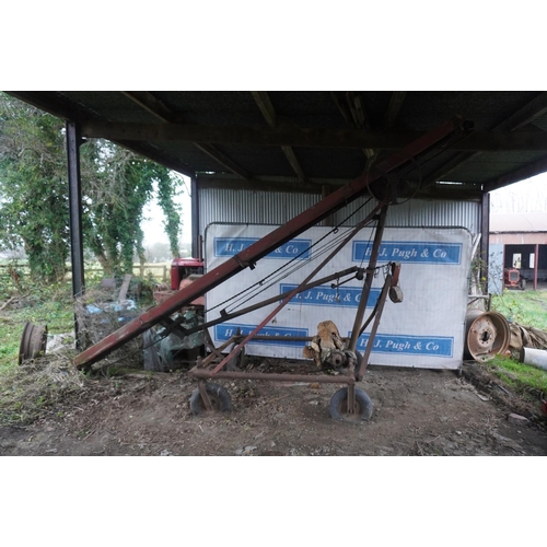 3 - Blanch bale elevator with petrol engine
