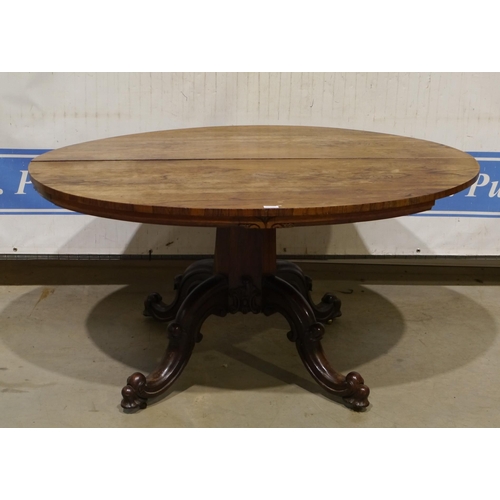24 - Oval dining table on carved pedestal base 28x57