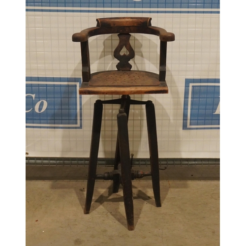 17 - Childs barbershop high chair