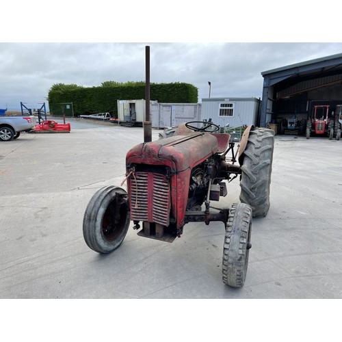 40 - Massey Ferguson FE35 4 cylinder tractor. Runs