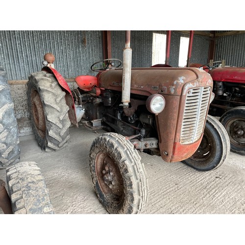 41 - Massey Ferguson 35 4 cylinder tractor. Runs