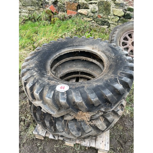 44 - Dunlop Earthmover tyres 12-24