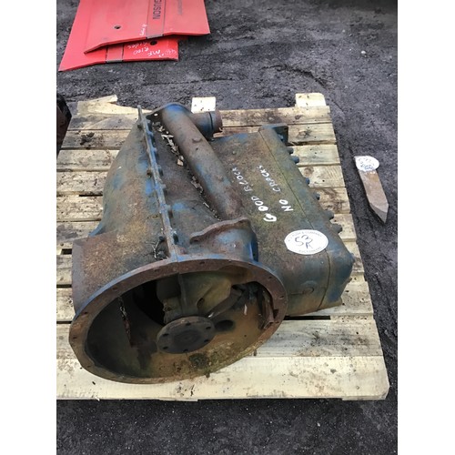 53A - Ford E27N engine block with pistons, no cracks
