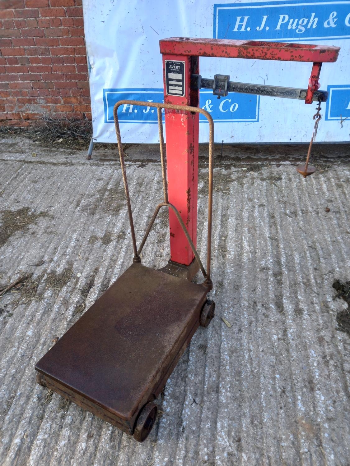 large-vintage-avery-scales-in-m24-rochdale-for-80-00-for-sale-shpock