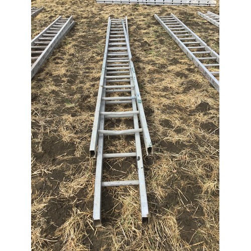 34 - Aluminium ladders - 2