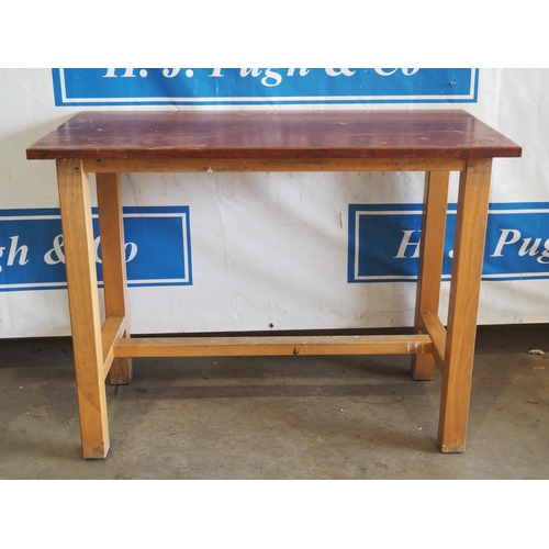 39 - Science lab table 47x24