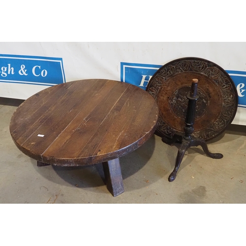 53 - Solid oak round table 39
