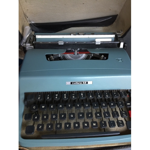 359 - OLIVETTI LETTORA 32 Typewriter