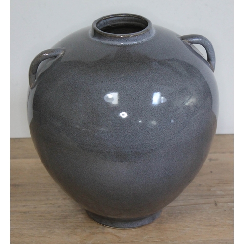 366 - A Chinese Ming style grey crackle glaze water vase, height 24cm.
