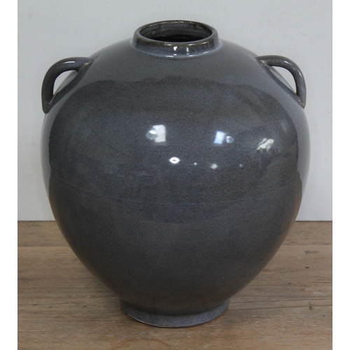 366 - A Chinese Ming style grey crackle glaze water vase, height 24cm.