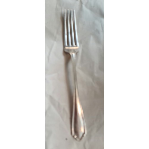 359 - A Roberts & Belk canteen of cutlery