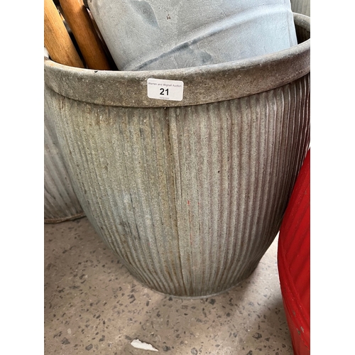 21 - A galvanised dolly tub.