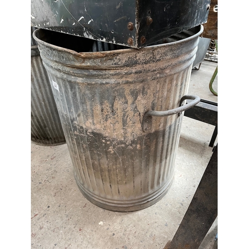 31 - A galvanised dust bin