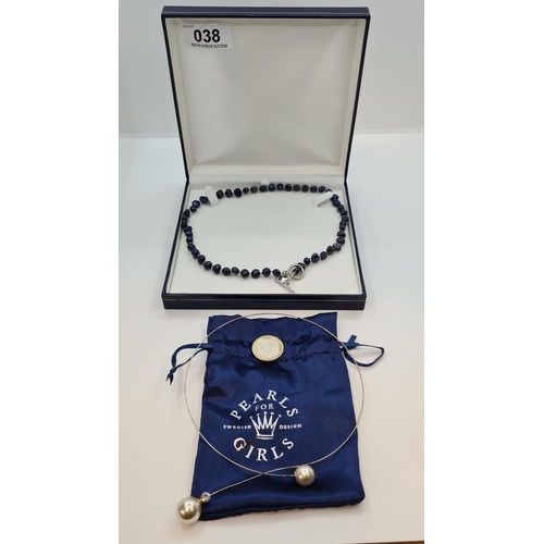 38 - Pearls for girls Blue pearl set in Silk bag and a necklace with two large cultured pearls. (2)
