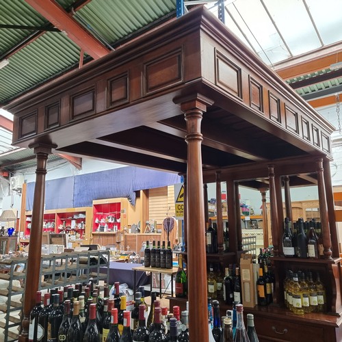 527 - Super Star lot : Fabulous Solid Mahogany free standing Home bar. Super quality and looks great. Come... 