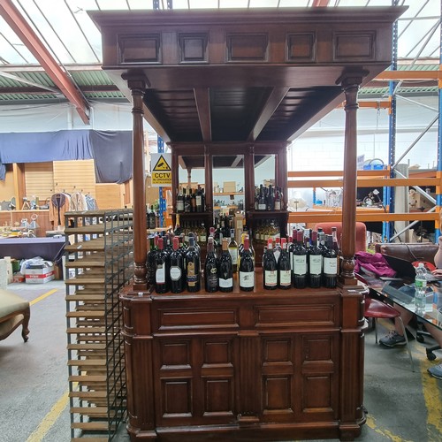 527 - Super Star lot : Fabulous Solid Mahogany free standing Home bar. Super quality and looks great. Come... 