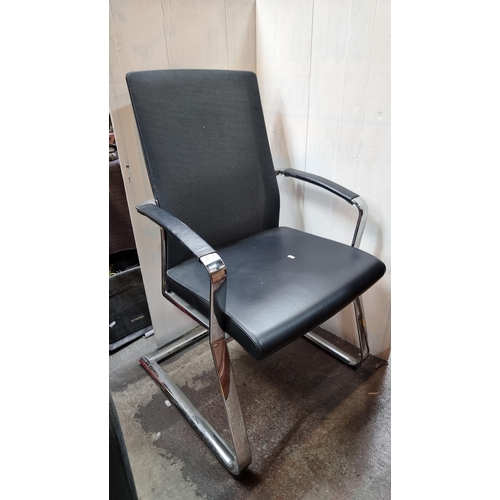 377 - Designer Konig Neurath visitor chair model: AGKFN350. RRP: €150.