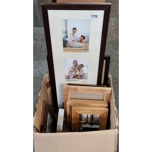 779 - Fifteen items, fourteen of which are good quality photo frames. Along with a battery operated desk c... 