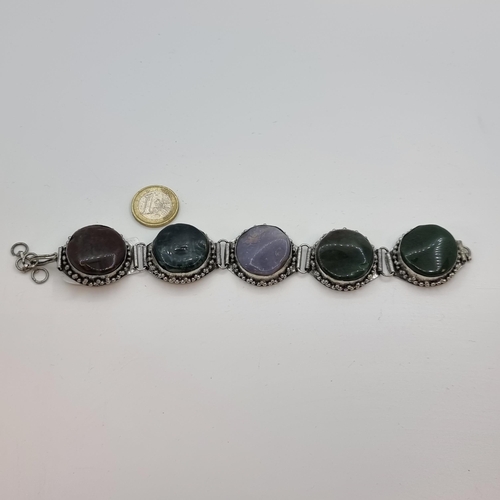 8 - A very nice silver toned mounted vintage bracelet, with five polished agates, cold to touch. Total w... 