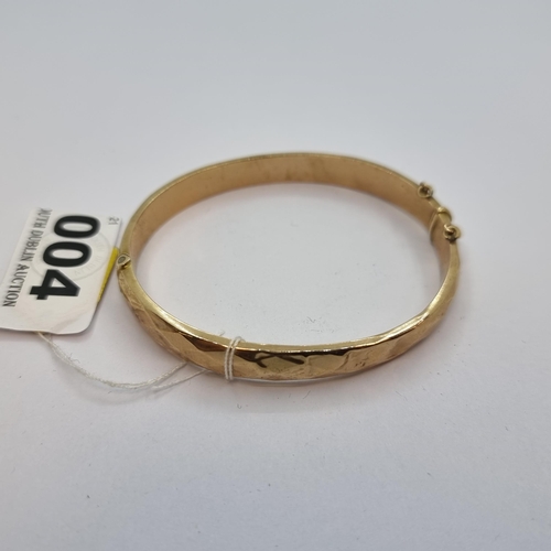 4 - A nice example of a 9K gold (stamped 375) bracelet, with diamond set engraving to outer band. Measur... 
