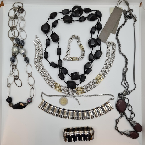 433 - A large collection of good costume jewellery, consisting of mainly an assortment of polished stone a... 