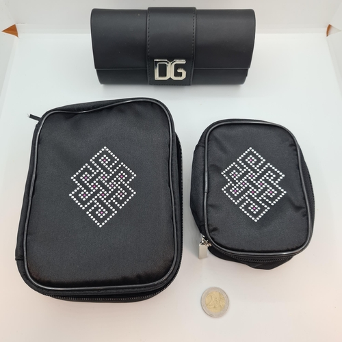 435 - A very attractive Swarovski set of vanity bags with decoration in as new condition, in original Swar... 
