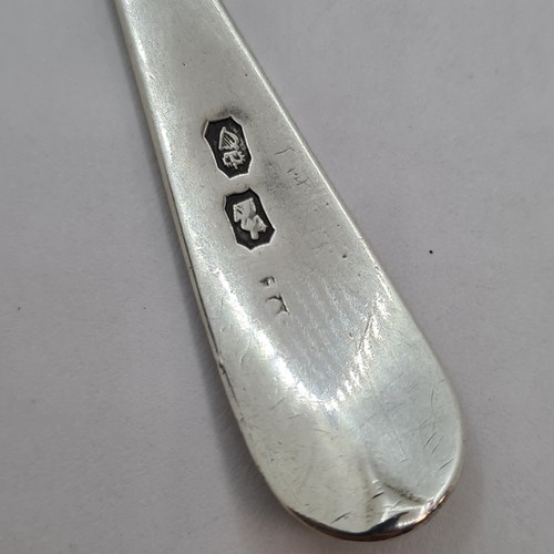 40 - A sterling silver bright cut Irish teaspoon with shamrock finial detail. Hallmarked Dublin, date ind... 