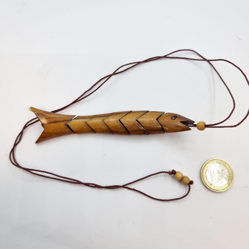 51 - A nice example of an articulated fish pendant necklace. Length of necklace 80cm.