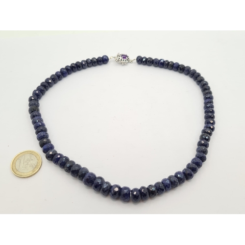 35 - An attractive graduated midnight blue sapphire necklace, set with a fine Amethyst sterling silver cl... 