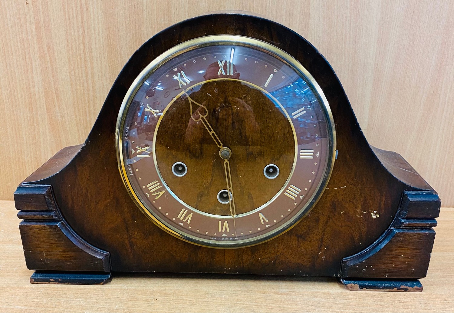 Vintage mahogany 3 key hole mantle clock, some scratches to top, untested
