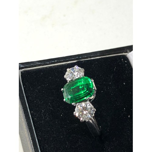 366 - Fine quality platinum and certificated cushion cut faceted Tsavorite natural green garnet and diamon... 