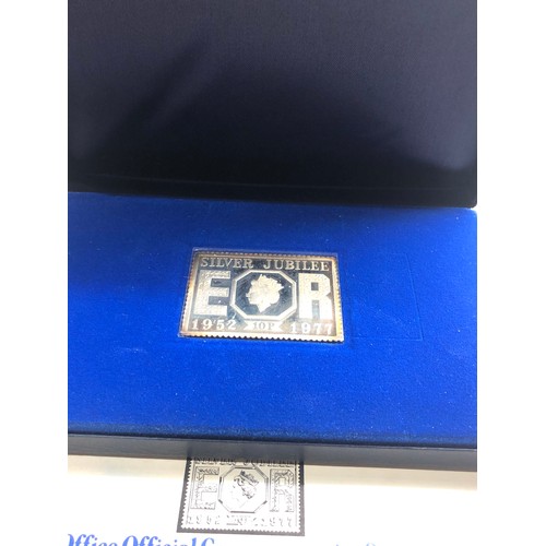 33 - Boxed the post office official commemorative stamp edition 1952-1977 silver stamp 74g