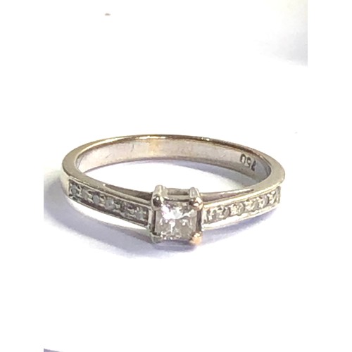 60 - 18ct white gold diamond ring 0.33ct diamonds weight 2.4g