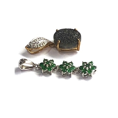 43 - 2 9ct gold pendants diamond ,diopside & agate weight 3.2g