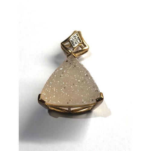 49 - 9ct gold glitter agate & diamond pendant 4.9g