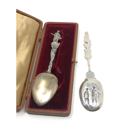 52 - 2 decorative antique silver spoons 1 boxed weight 58g