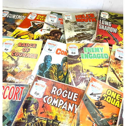 24 - Selection of vintage Battle picture library comics / magazines