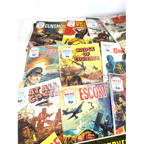 24 - Selection of vintage Battle picture library comics / magazines
