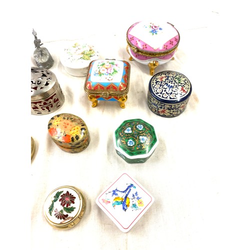 59 - Large selection of vintage and later trinket boxes